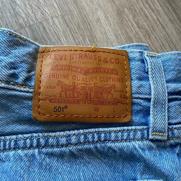 Levi’s 501 Jeans - Picture 2 of 9